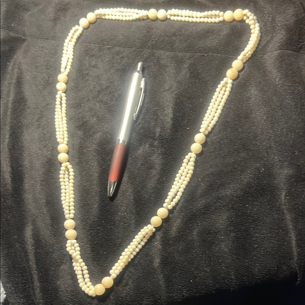 Elegant Cream Beaded Necklace
